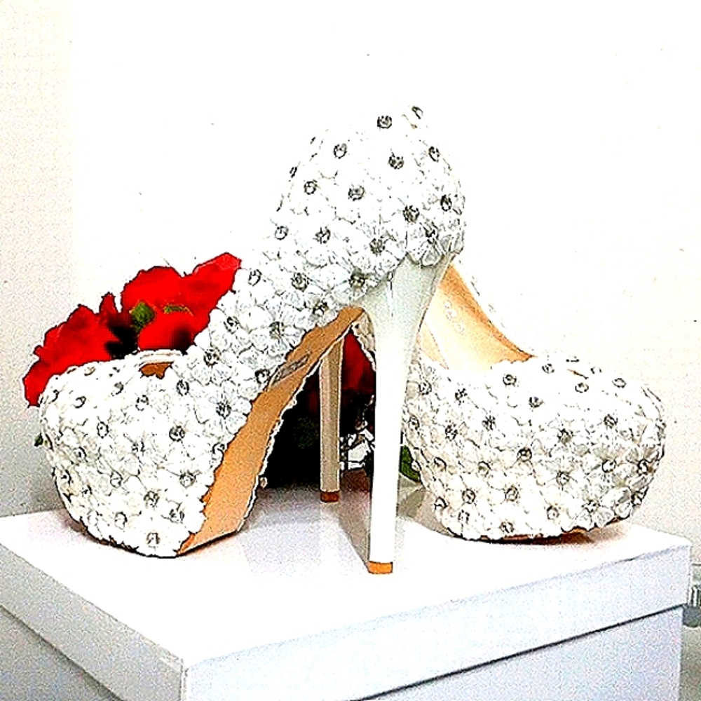 SALE🎁NIB🎁FREE GIFT INCLUDED🎁NWT Rhinestone Embroidery Stiletto High Heel Pump - Picture 7 of 16